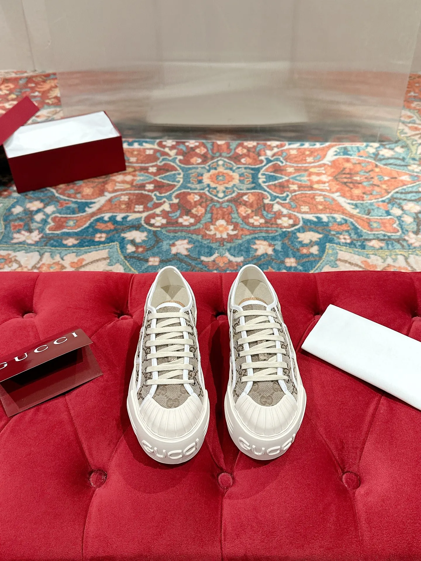 👟👟Ex-factory price 520👟👟 Women's models are new🆕 Arrival Gucci tennis 1977 classic Loft series canvas shoes... 2025 hot recommended model, G+1977×Disney cooperation series... GG canvas is made of finished products and incorporates brand elements. The retro style is rich, the classics and feelings are perfect for recall! Each color fabric developed by the original version is customized by the original version, and we pursue the ultimate in large-scale products! Market-level top version ⚠ Fabric: Customized GG cloth electric embroidery/5D washed distressed canvas Lining: Customized terry cloth lining (the feet are fitted and cannot be disassembled) Outsole: Original molded TPU two-color outsole Size: 35-40 (41 customized)